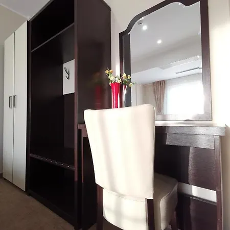 New Derby Hotel